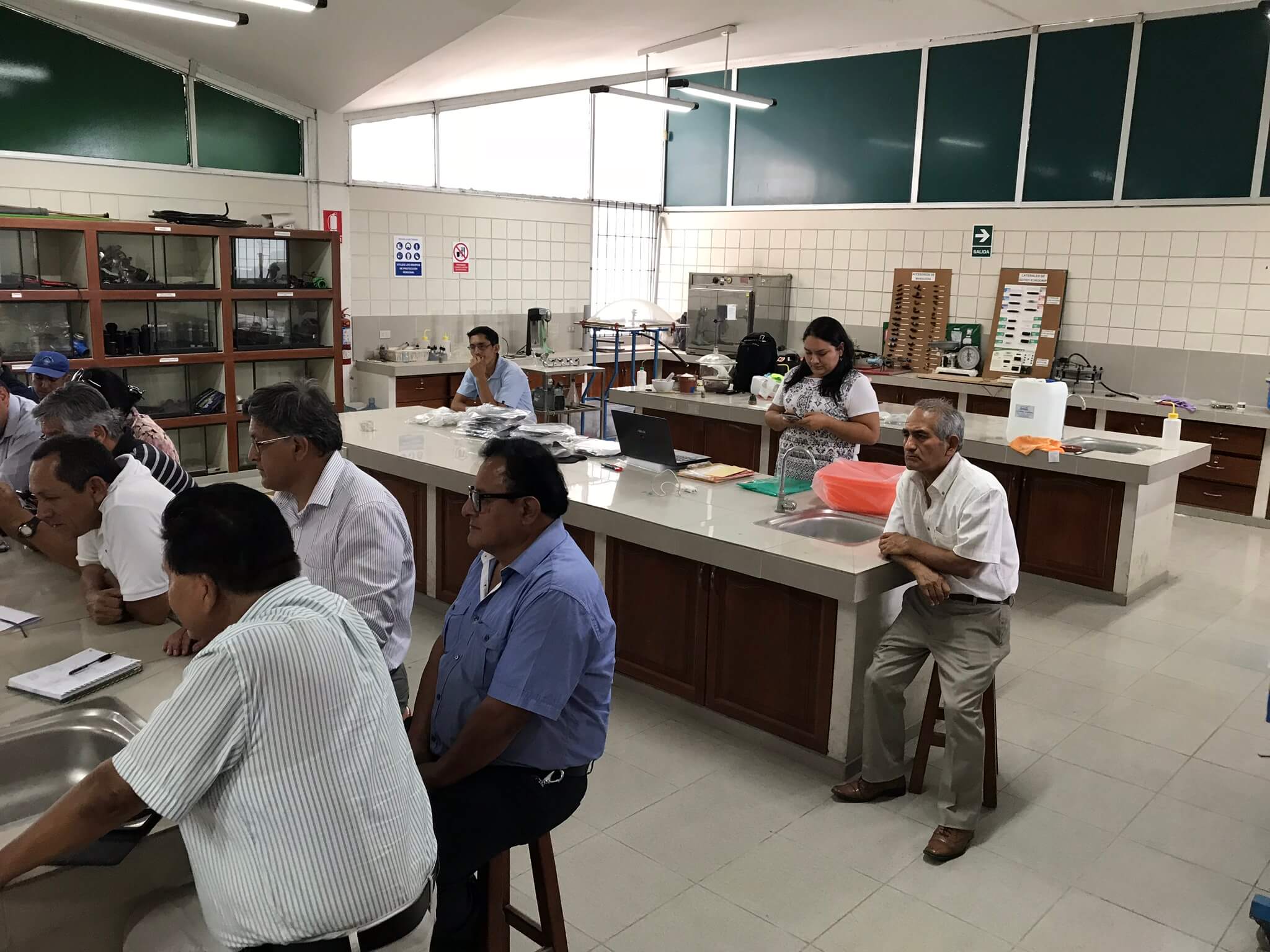 Dotación Laboratorio – Universidad de la Molina, Perú